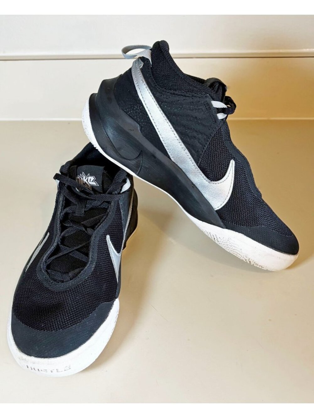 Nike Team Hustle D 10 GS Black/Metallic Silver Youth 5 Basketball Shoes CW6735